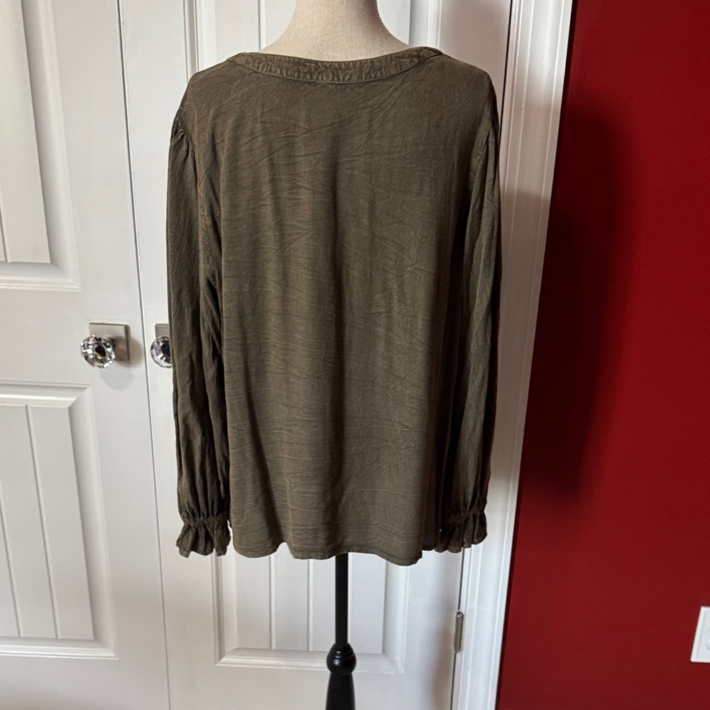 June & Vie Elegant Olive Green Button-Down Blouse - Picture 5 of 5
